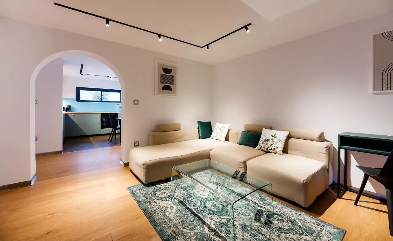 Stylish City Apartment Split